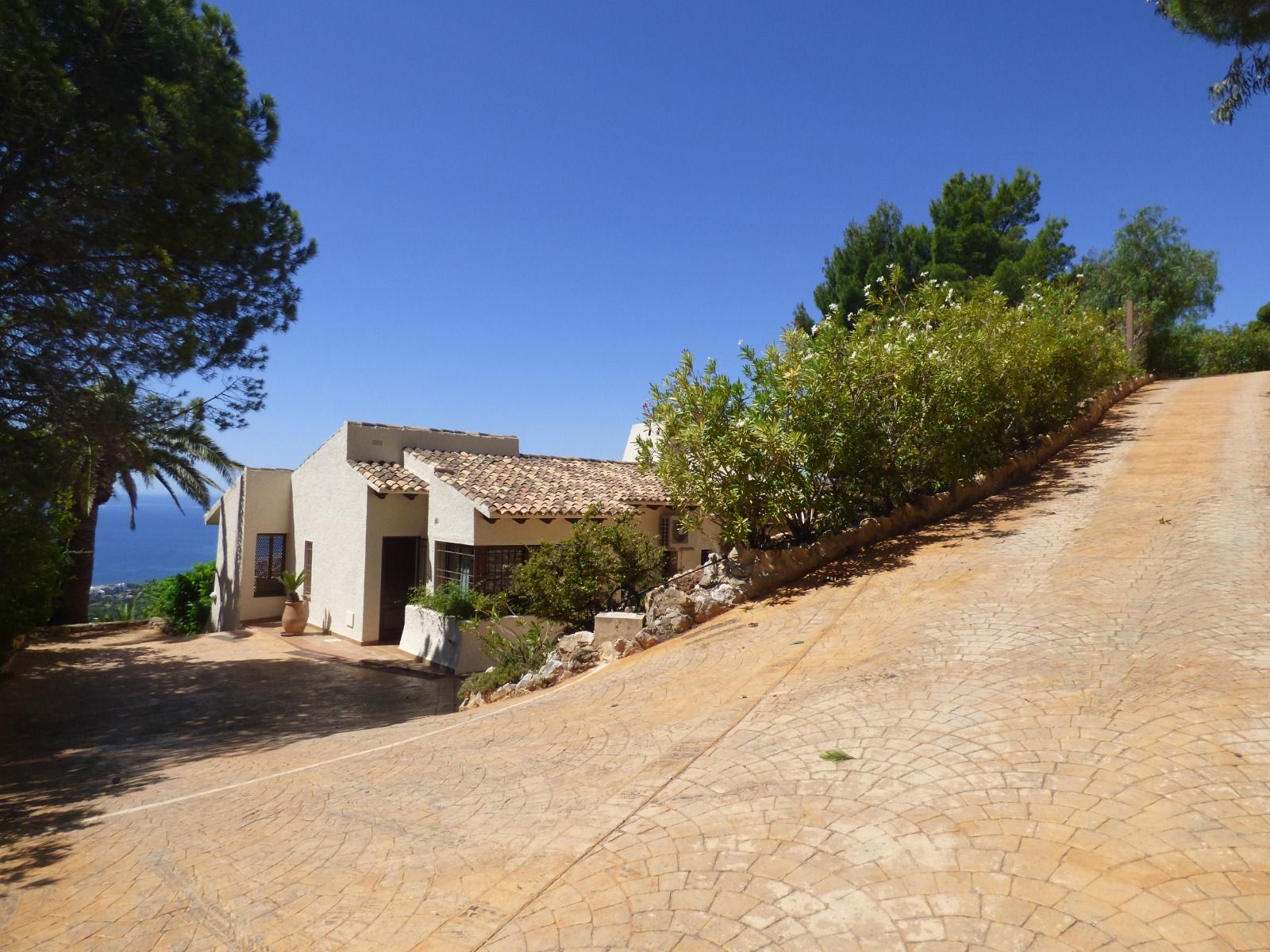 Villa individuelle avec vue panoramique sur la mer et appartement d'invités à Altea la Vella