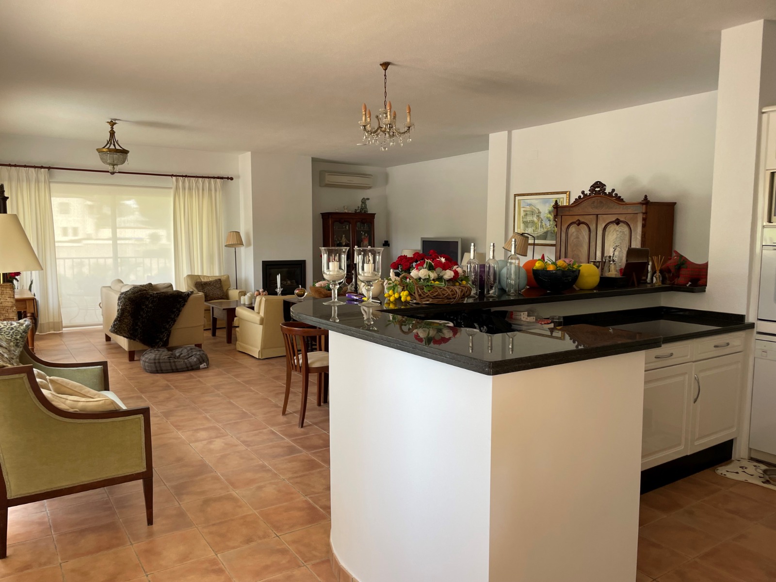 Villa rénovée à proximité du parcours de golf à Altea la Vella avec vue sur la mer et appartement pour les invités.