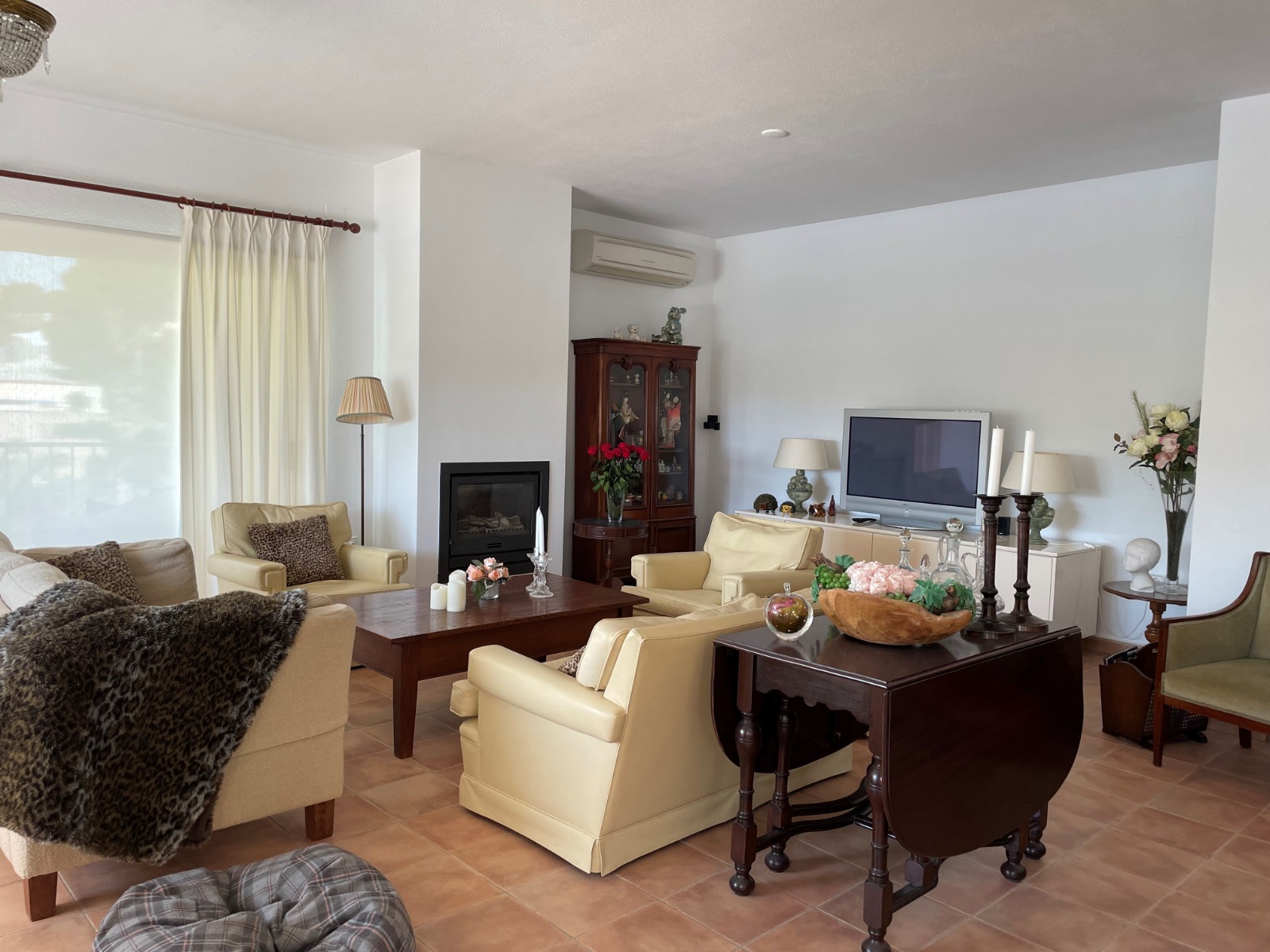 Villa rénovée à proximité du parcours de golf à Altea la Vella avec vue sur la mer et appartement pour les invités.