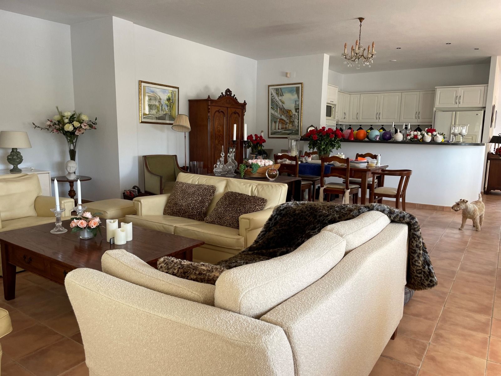 Villa rénovée à proximité du parcours de golf à Altea la Vella avec vue sur la mer et appartement pour les invités.