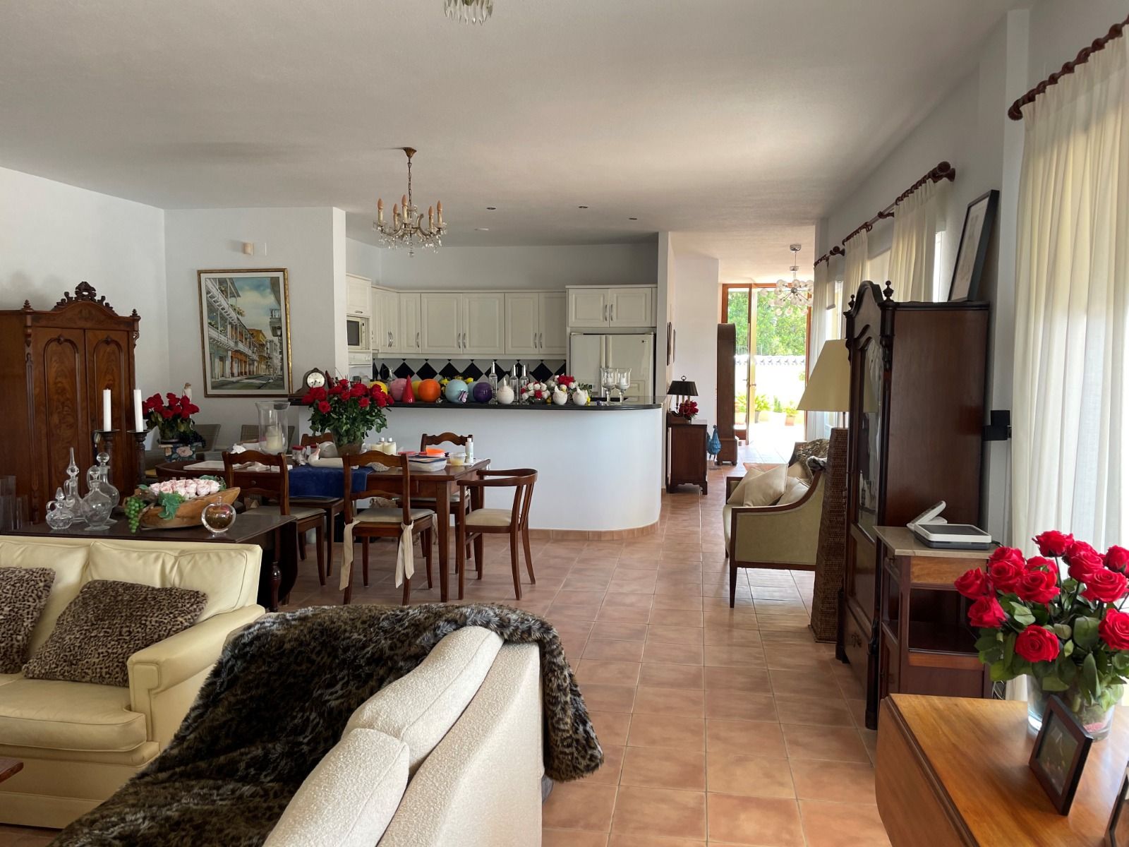 Villa rénovée à proximité du parcours de golf à Altea la Vella avec vue sur la mer et appartement pour les invités.