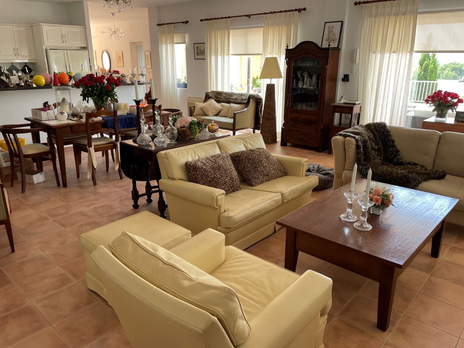 Villa rénovée à proximité du parcours de golf à Altea la Vella avec vue sur la mer et appartement pour les invités.