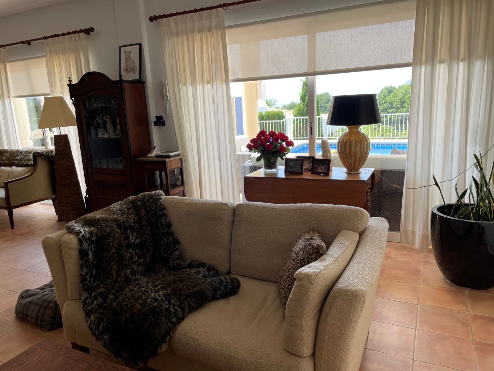 Villa rénovée à proximité du parcours de golf à Altea la Vella avec vue sur la mer et appartement pour les invités.