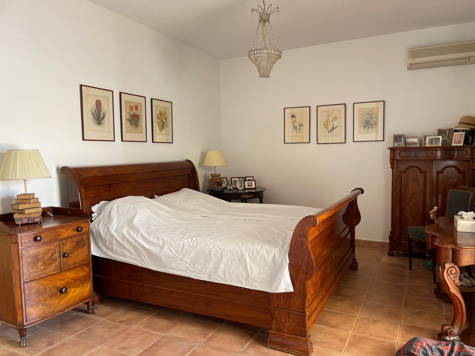 Villa rénovée à proximité du parcours de golf à Altea la Vella avec vue sur la mer et appartement pour les invités.
