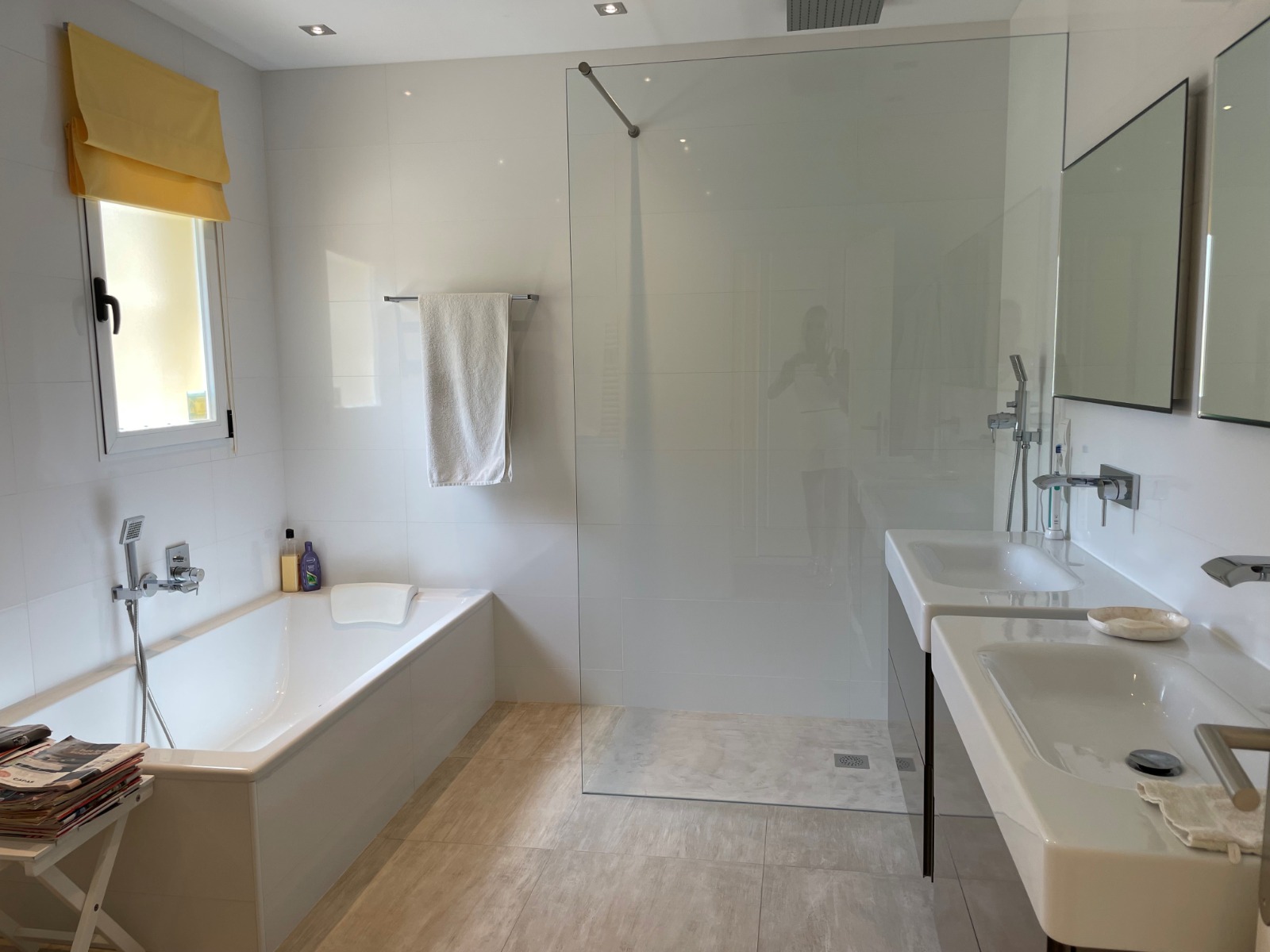 Villa rénovée à proximité du parcours de golf à Altea la Vella avec vue sur la mer et appartement pour les invités.