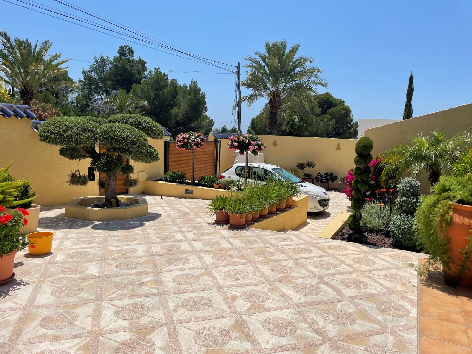 Villa rénovée à proximité du parcours de golf à Altea la Vella avec vue sur la mer et appartement pour les invités.