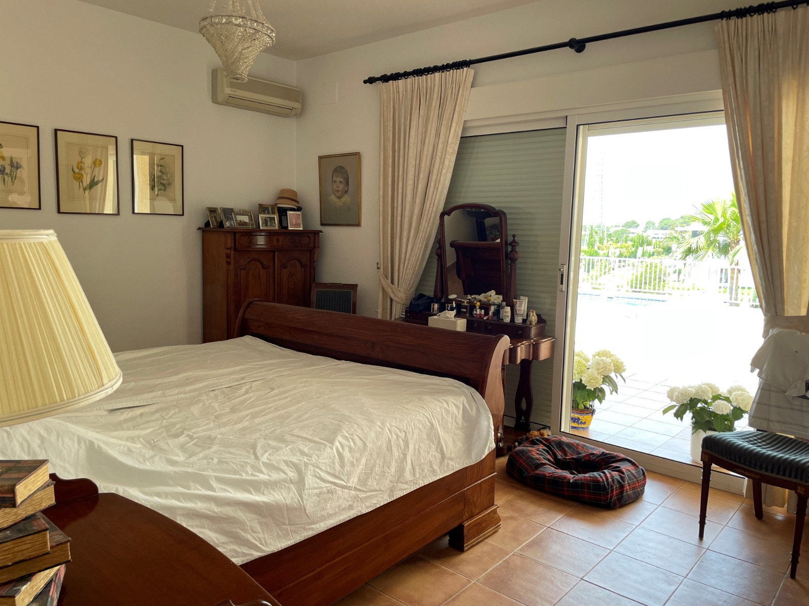 Villa rénovée à proximité du parcours de golf à Altea la Vella avec vue sur la mer et appartement pour les invités.