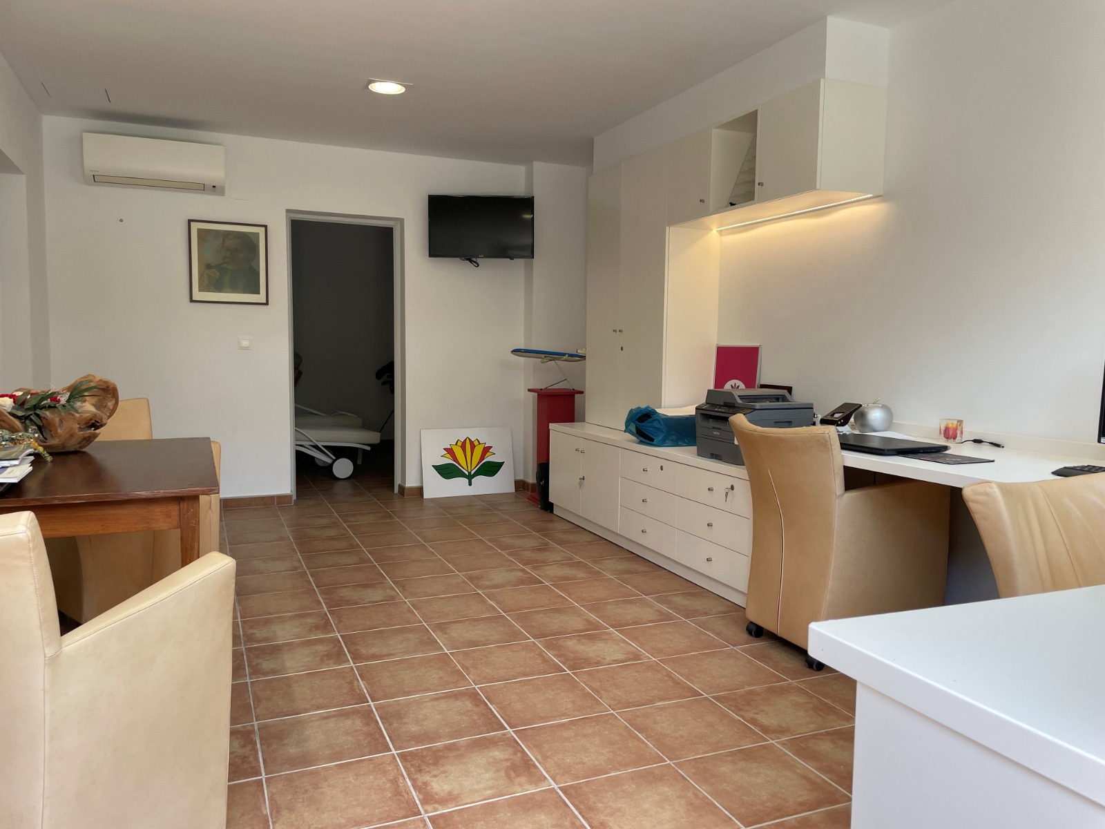 Villa rénovée à proximité du parcours de golf à Altea la Vella avec vue sur la mer et appartement pour les invités.
