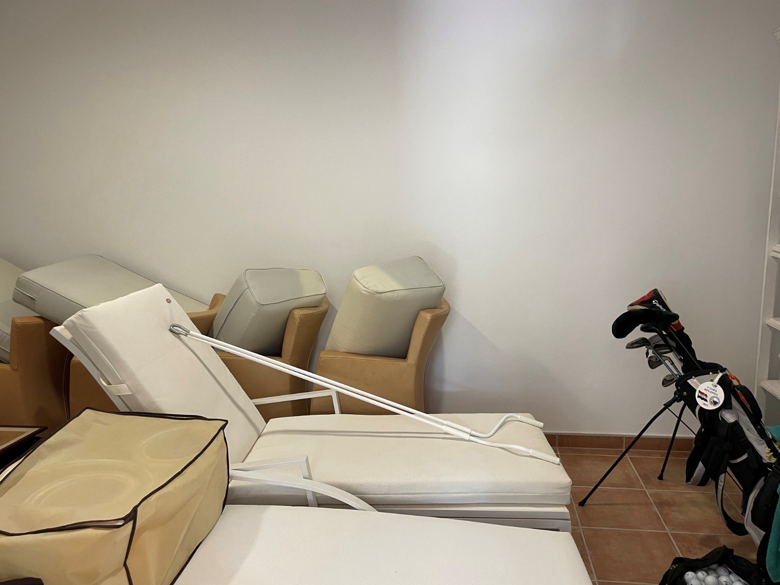 Villa rénovée à proximité du parcours de golf à Altea la Vella avec vue sur la mer et appartement pour les invités.