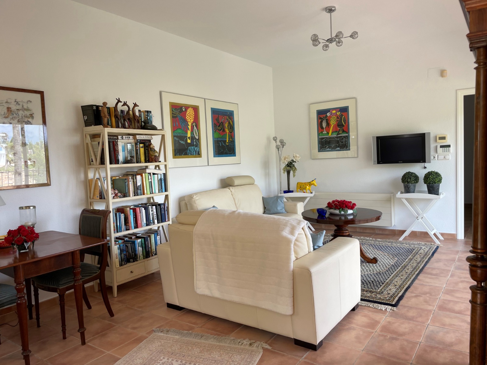 Villa rénovée à proximité du parcours de golf à Altea la Vella avec vue sur la mer et appartement pour les invités.