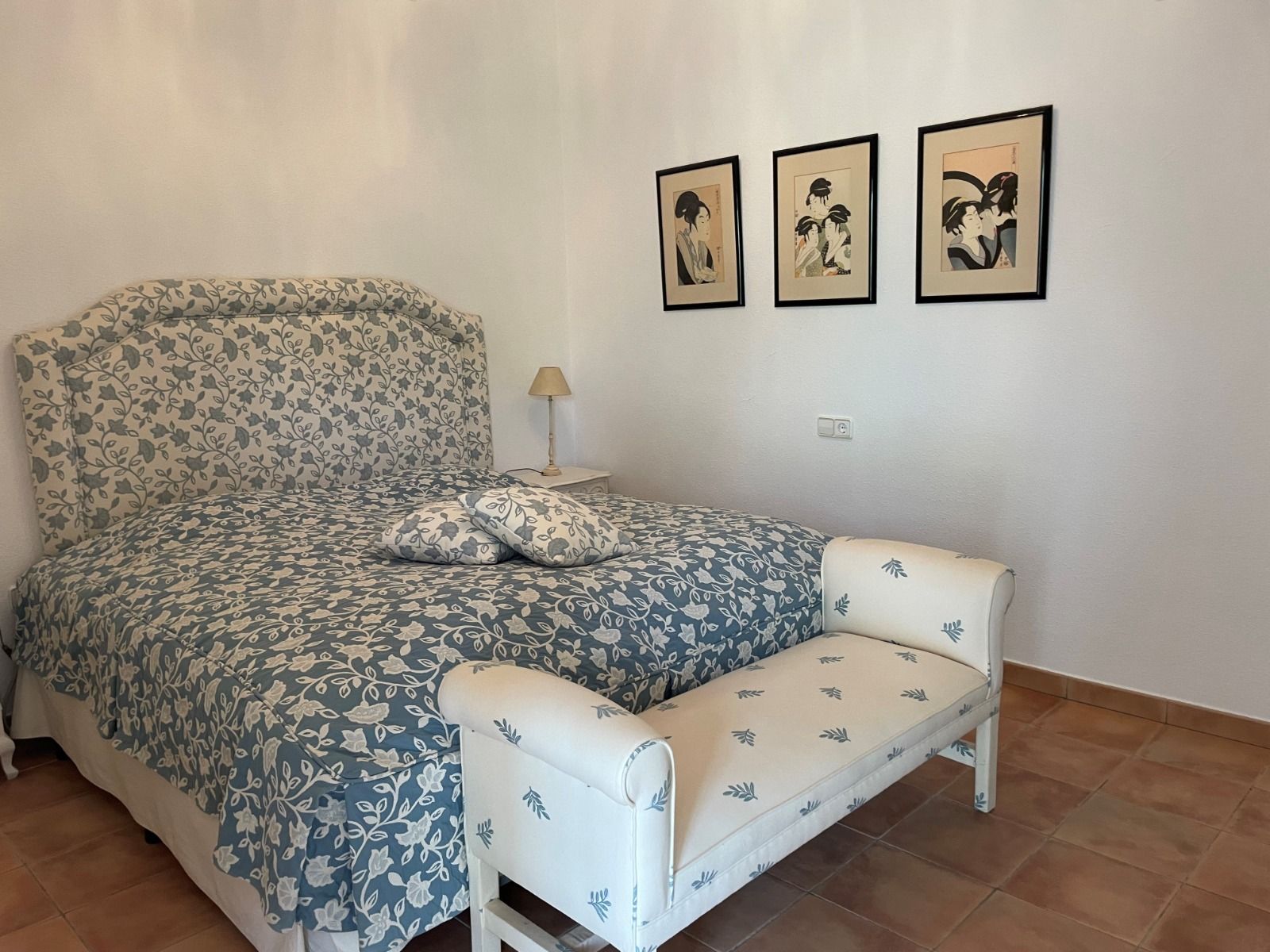 Villa rénovée à proximité du parcours de golf à Altea la Vella avec vue sur la mer et appartement pour les invités.