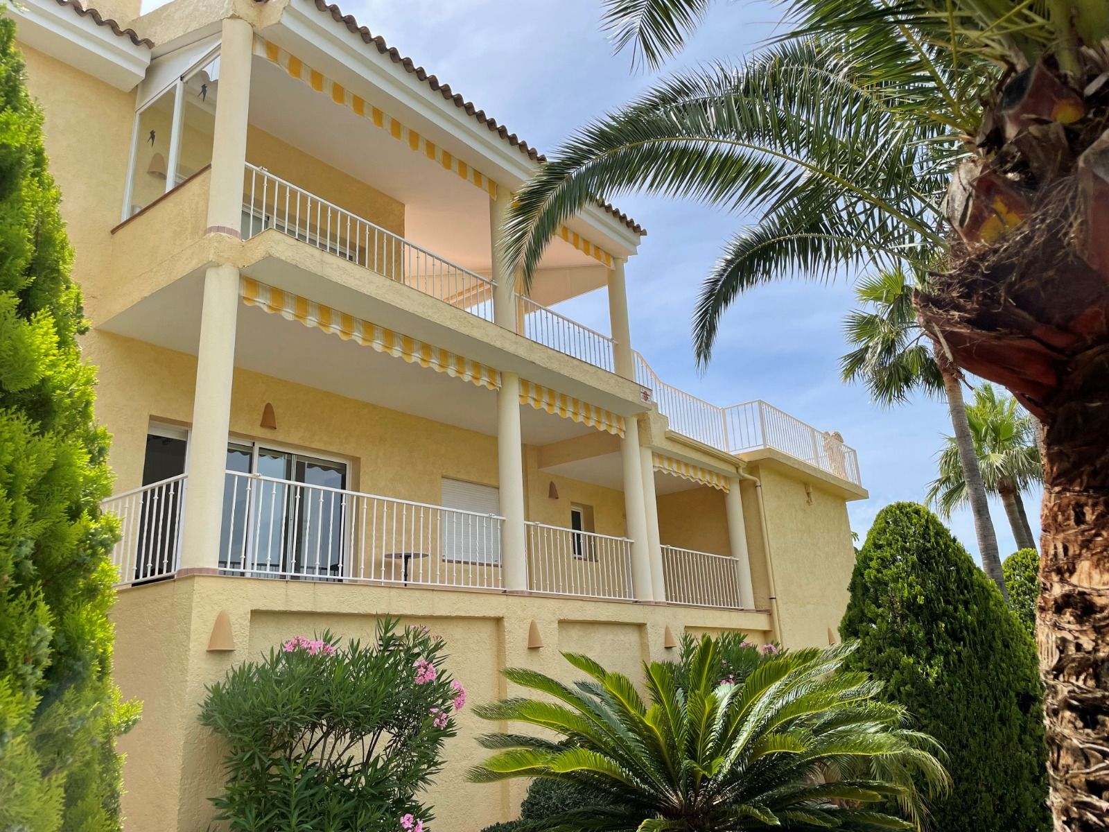 R2025 - Villa reformada junto al campo de golf en Altea la Vella con vistas al mar y apartamento de invitados   