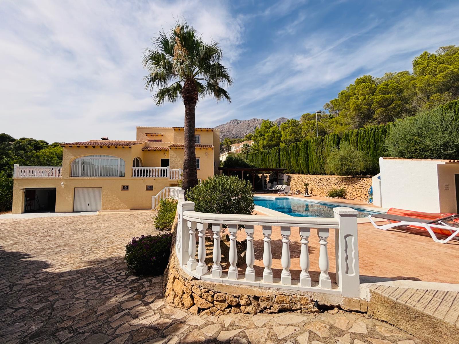 R1052 - Amplia villa con apartamento de invitados en Altea la Vella.