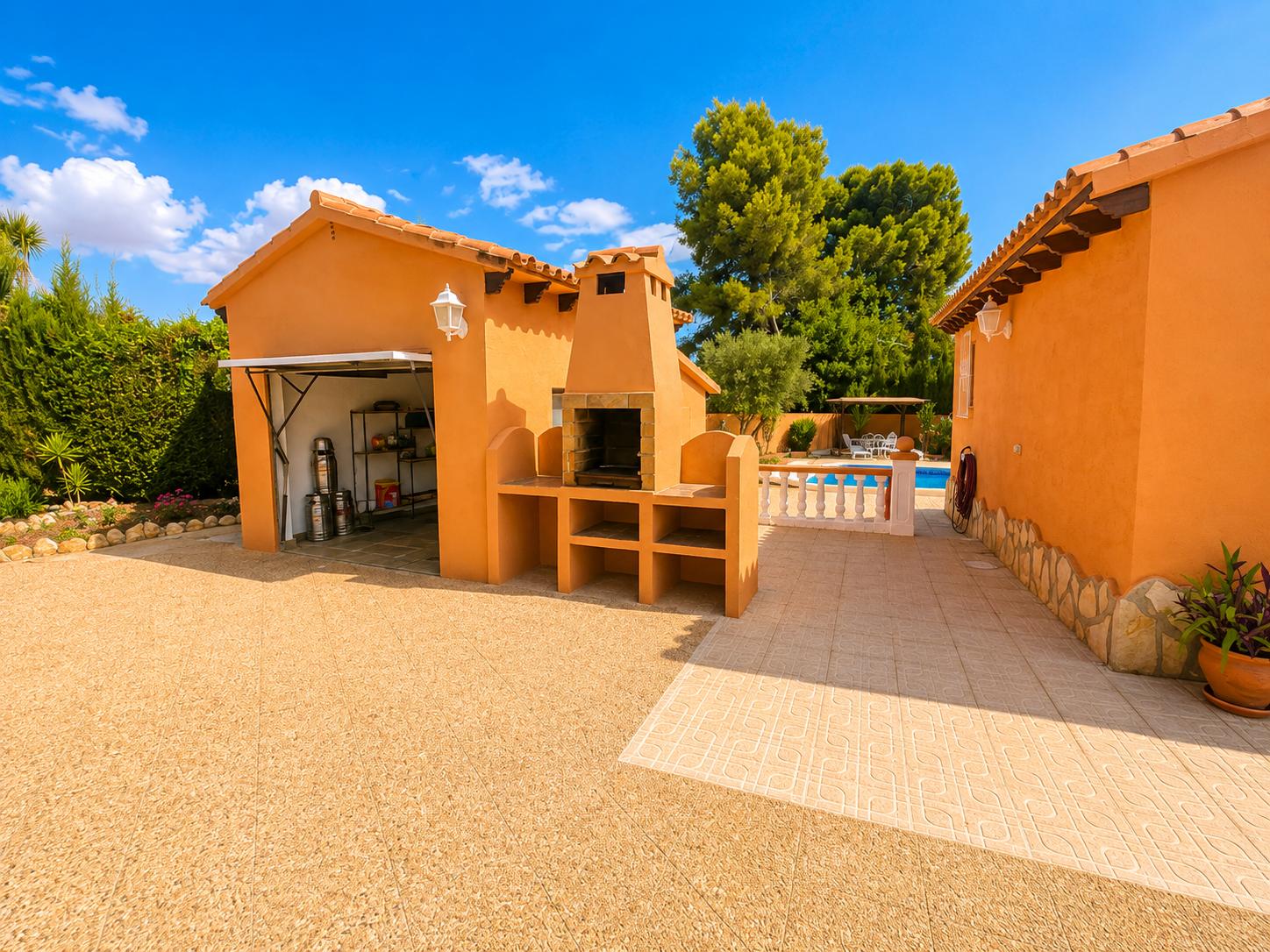 Chalet independiente con piscina en Alfaz del Pi