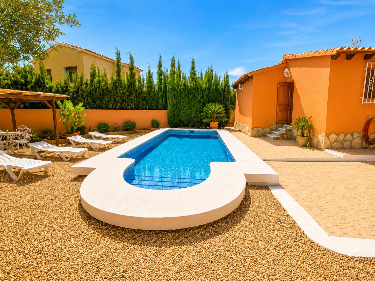 Chalet independiente con piscina en Alfaz del Pi