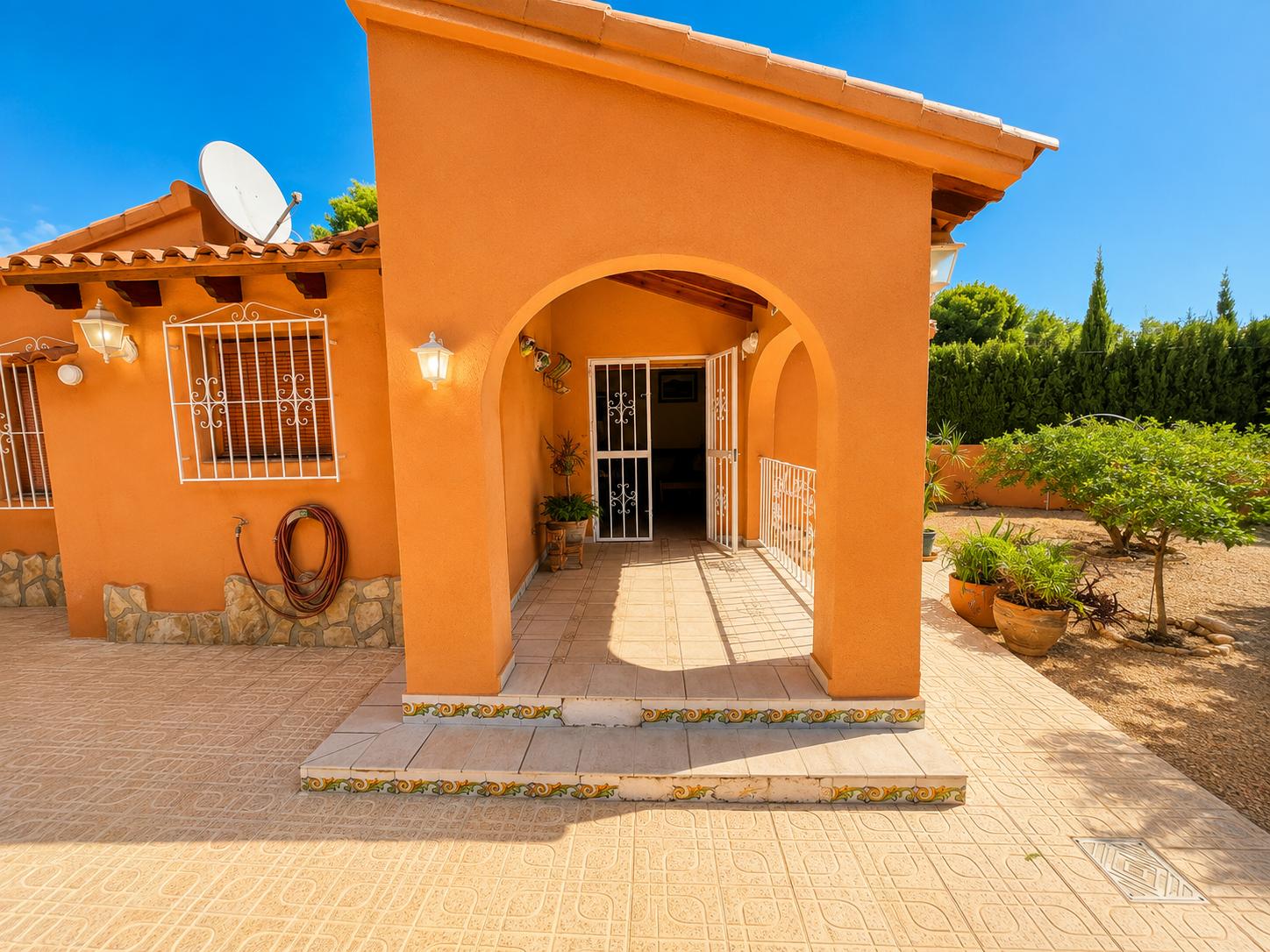 Chalet independiente con piscina en Alfaz del Pi