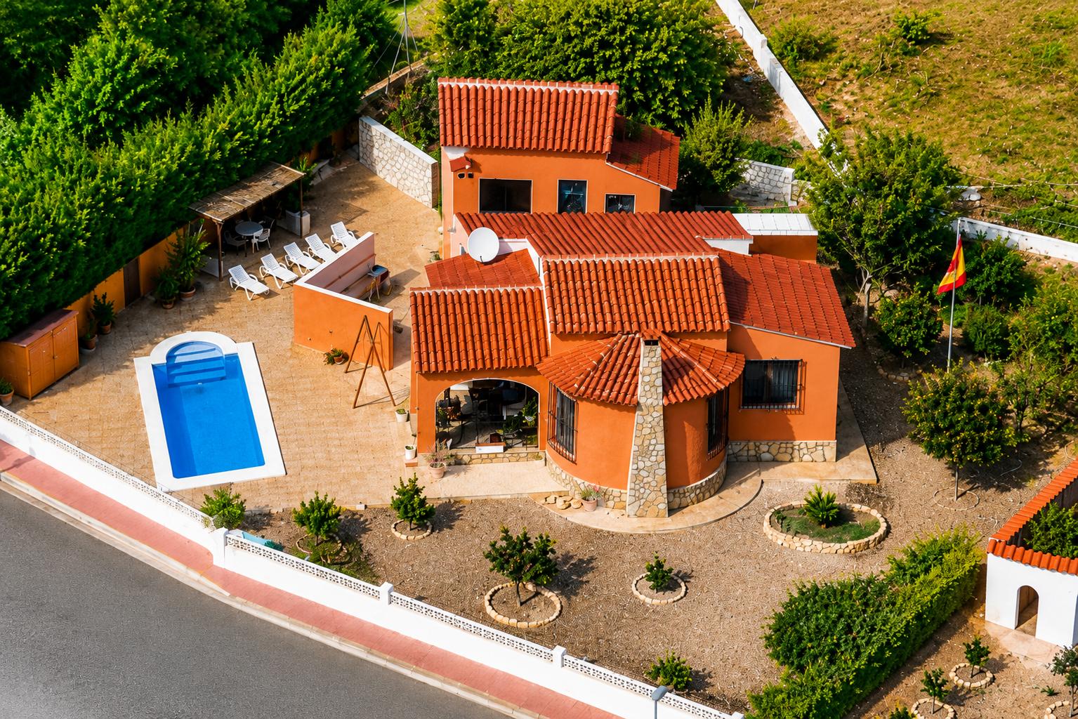 RS1053 - Chalet independiente con piscina en Alfaz del Pi