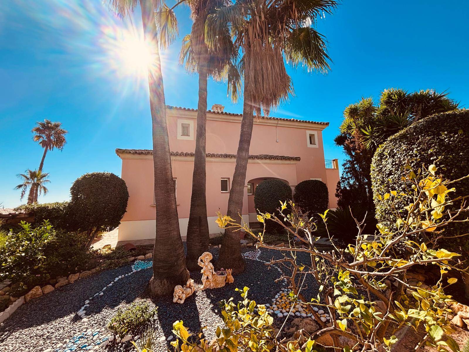 Magnifique villa méditerranéenne avec vue sur la mer et la montagne à Finestrat.