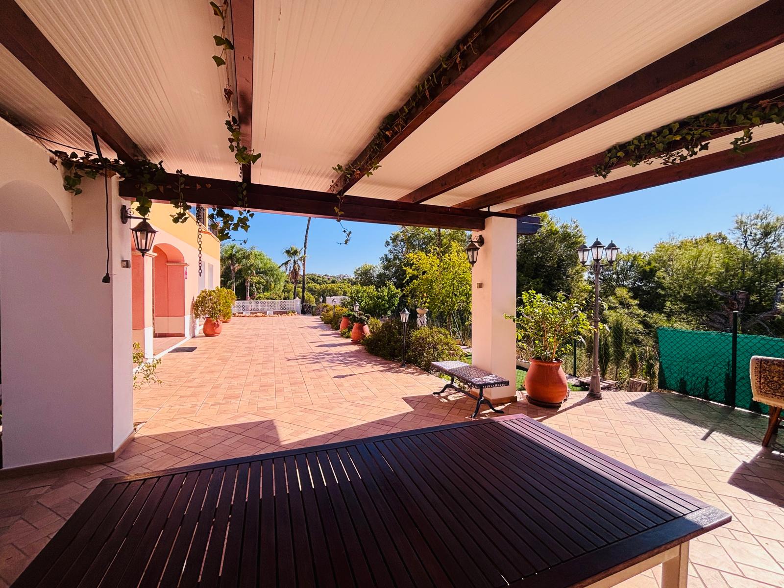 Magnifique villa méditerranéenne avec vue sur la mer et la montagne à Finestrat.